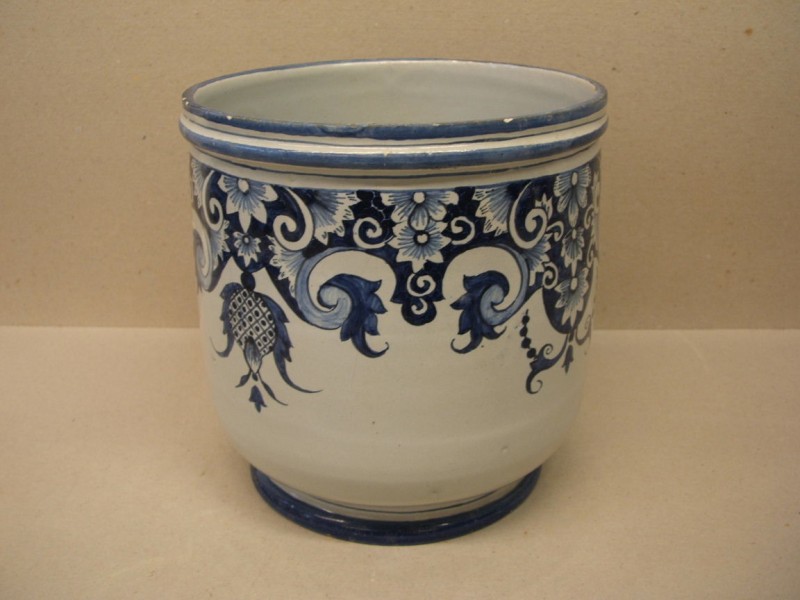 Bloembak met ornamentaal decor